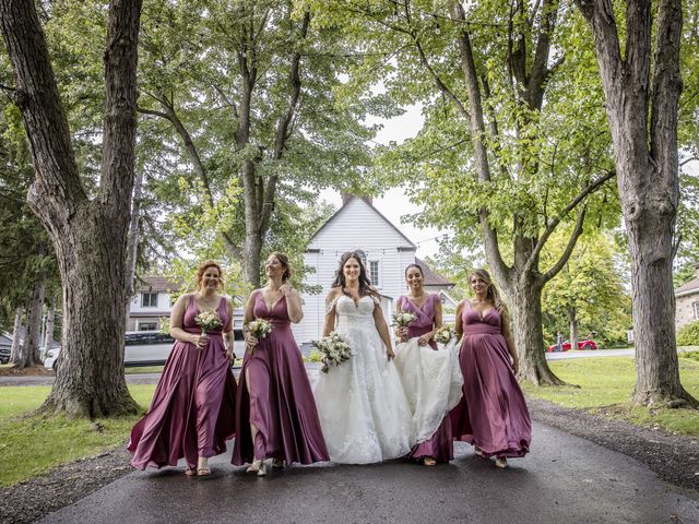 Anthony and Emilie's wedding in Terrebonne, Quebec 36