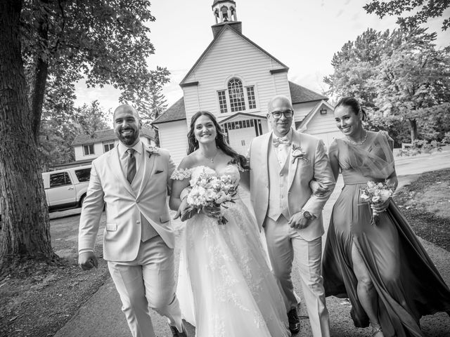 Anthony and Emilie's wedding in Terrebonne, Quebec 40