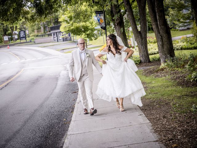 Anthony and Emilie's wedding in Terrebonne, Quebec 43