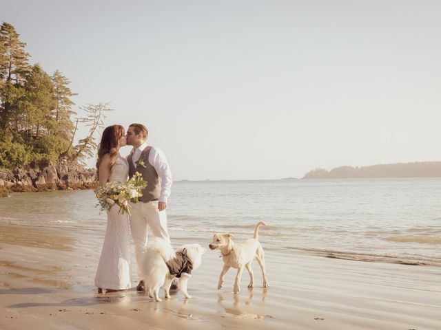 Lucas and Silvana&apos;s wedding in Tofino, British Columbia 9