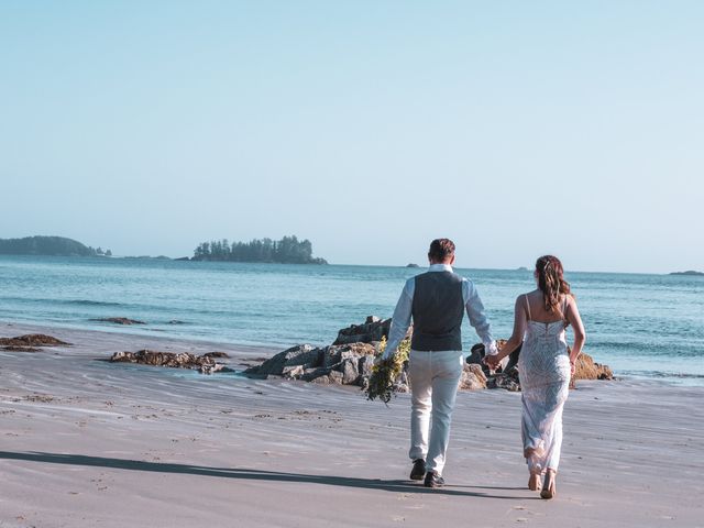 Lucas and Silvana&apos;s wedding in Tofino, British Columbia 28