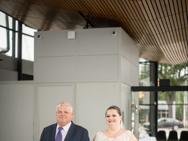 Marc and Shannon&apos;s wedding in Burlington, Ontario 11