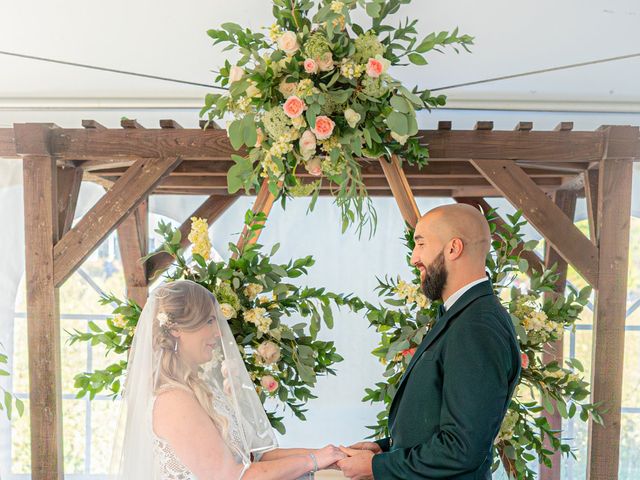 Phil and Ana&apos;s wedding in Saint-Joseph-du-Lac, Quebec 13