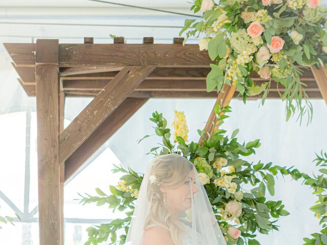Phil and Ana&apos;s wedding in Saint-Joseph-du-Lac, Quebec 16