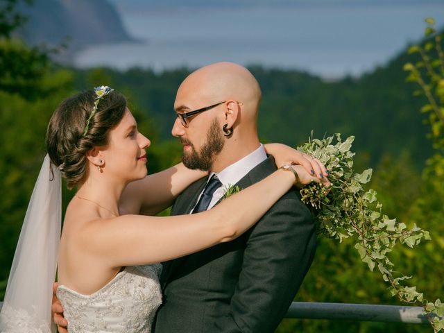 Tim and Jennifer&apos;s wedding in Fundy National Park, New Brunswick 29