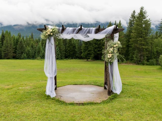 Colton and Carly's wedding in Radium Hot Springs, British Columbia 4