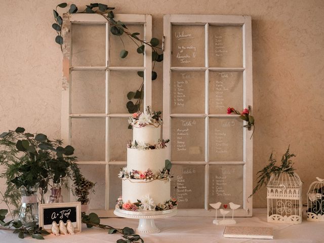 Jordan and Alex&apos;s wedding in Grenville-Sur-La-Rouge, Quebec 4