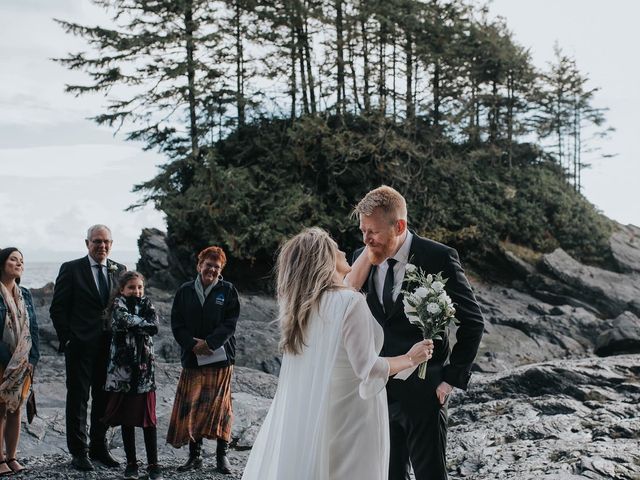 James and Anna&apos;s wedding in Port Renfrew, British Columbia 13