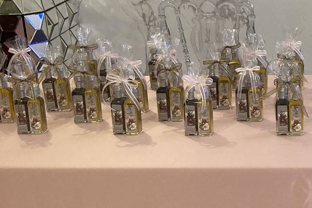 Della Terra Artisan Olive Oils & Balsamics 1