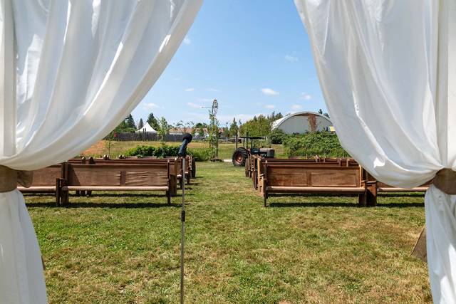 Loft Country Weddings & Carriages 4