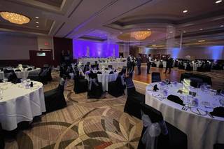 Sheraton Suites Calgary Eau Claire - 5