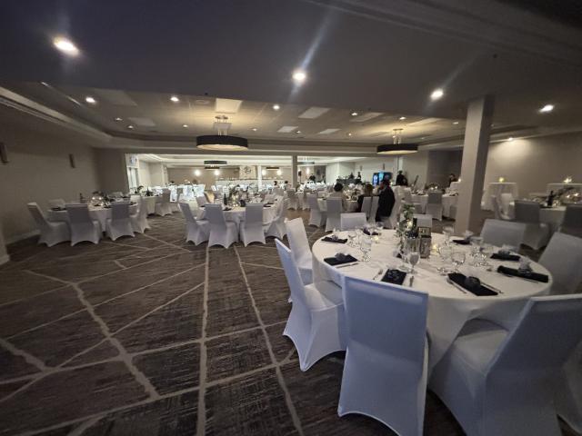 Four Points by Sheraton Edmonton South - 4