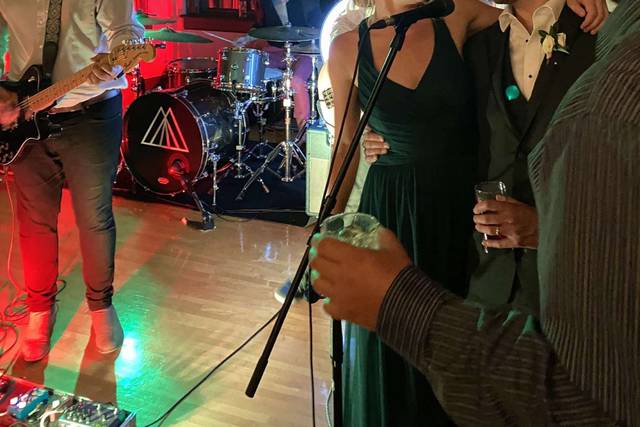 Avenue Inn | Wedding Band 1