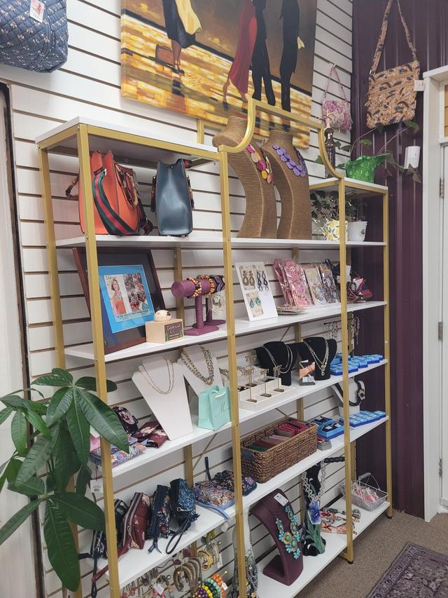 Lola's Designer Clothing - 1