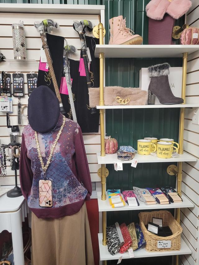 Lola's Designer Clothing - 3