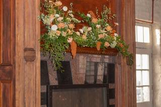 Kelly's Flowers & Gift Boutique - 10