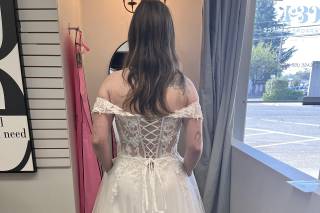 Champagne & Lace - Dress & Attire - Abbotsford 