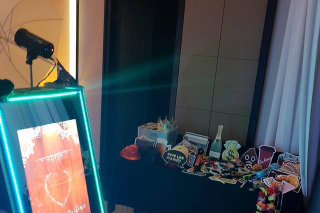 Magic Mirror Photo Booth Montreal 3