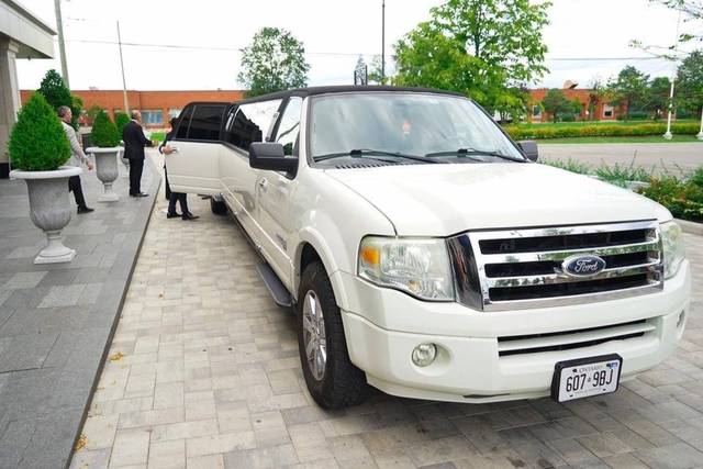 Cedar Valley Limousine 1