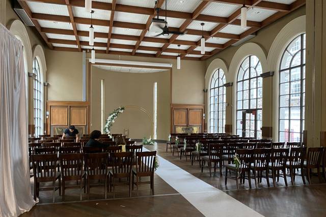 Beautiful Linen Rentals and Design 1