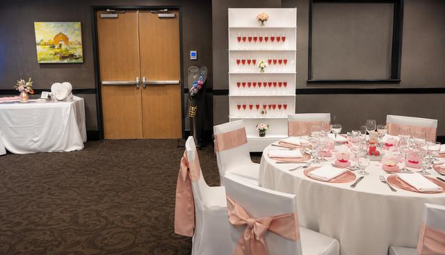 Delta Hotels by Marriott Kamloops - 2