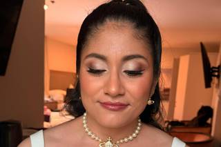 Victoria Barrett Makeup & Hair Artistry - 6