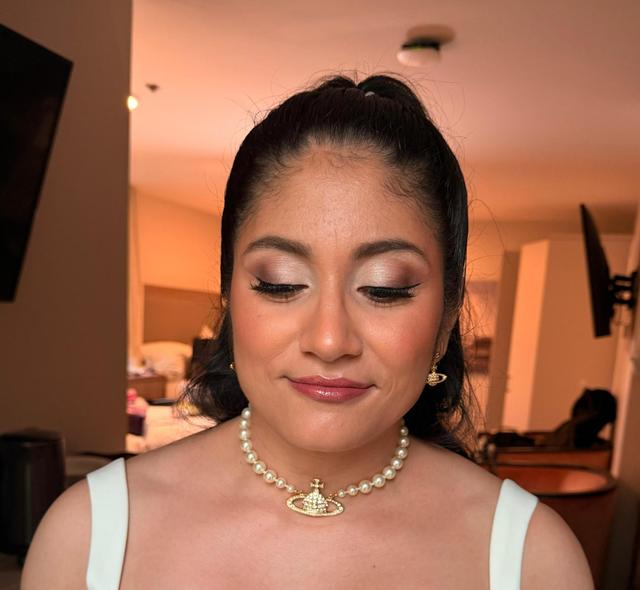 Victoria Barrett Makeup & Hair Artistry - 3
