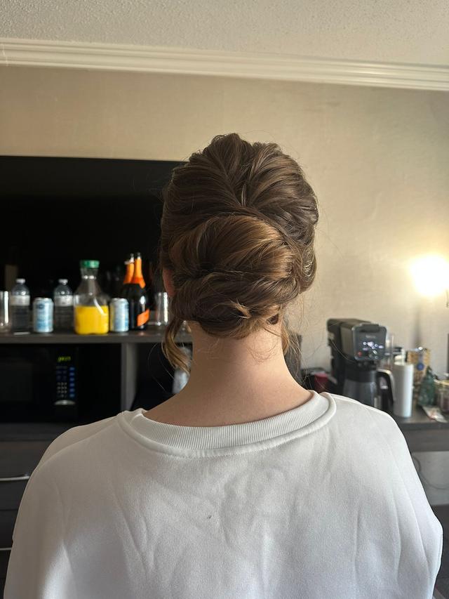 Victoria Makeup & Hair - 2