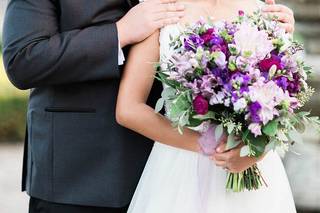 D'vine Flowers & Gifts - 7