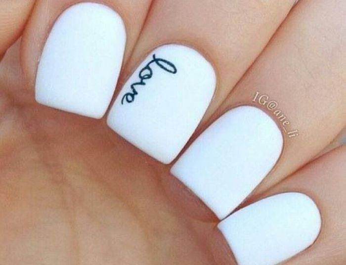 8 manicures in white - 1