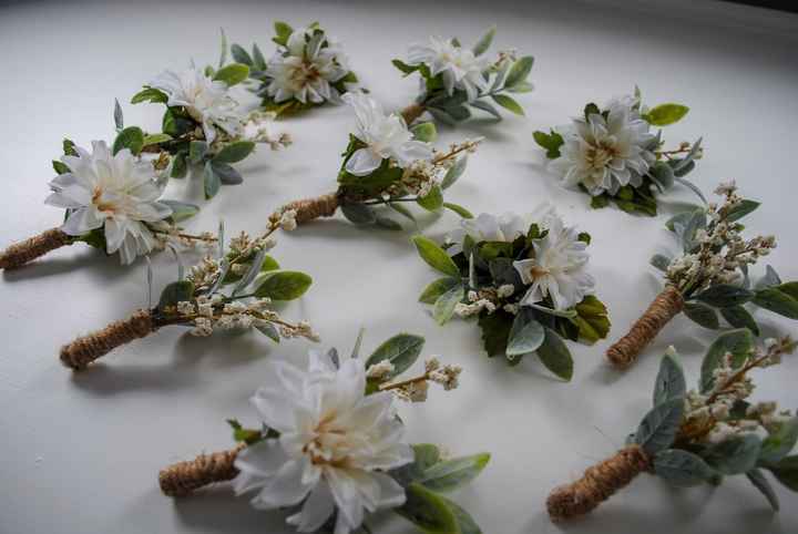 Boutonnieres + Corsages