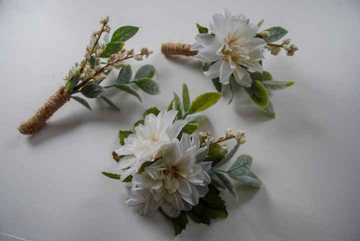 Boutonnieres + Corsages