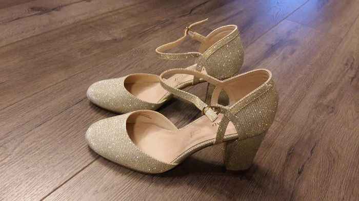 Best high heeled shoes for the bride that avoids them - 1