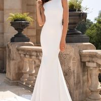 Can the neckline be changed? - 1