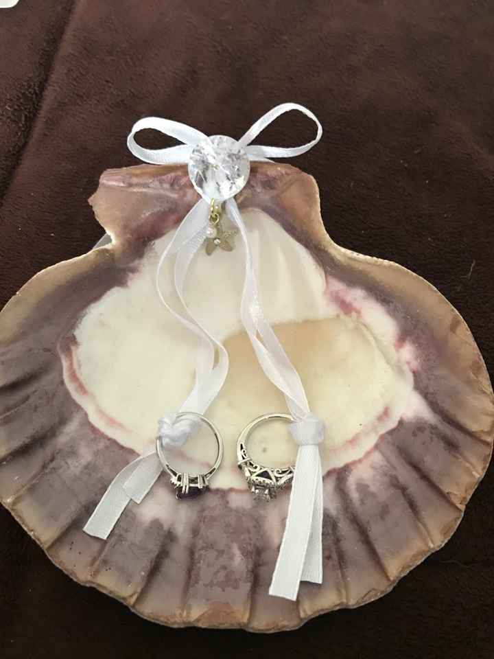Alternative wedding pillow for a beach wedding - 1