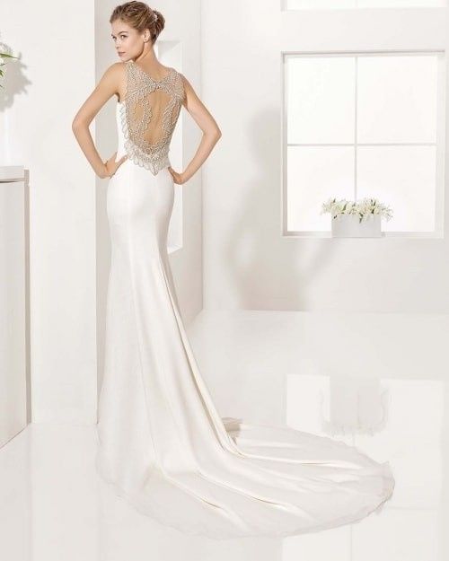 Dress Decisions: Open or Closed Back? 1