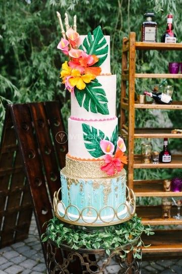 White or Colorful: Wedding Cake? 2