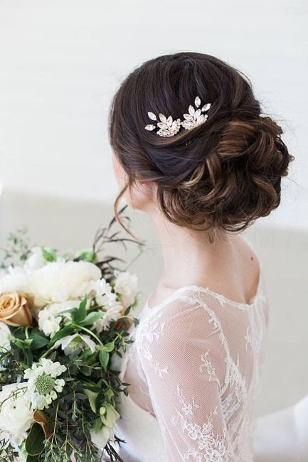 Hair Accessories: Floral or Non-Floral? 2