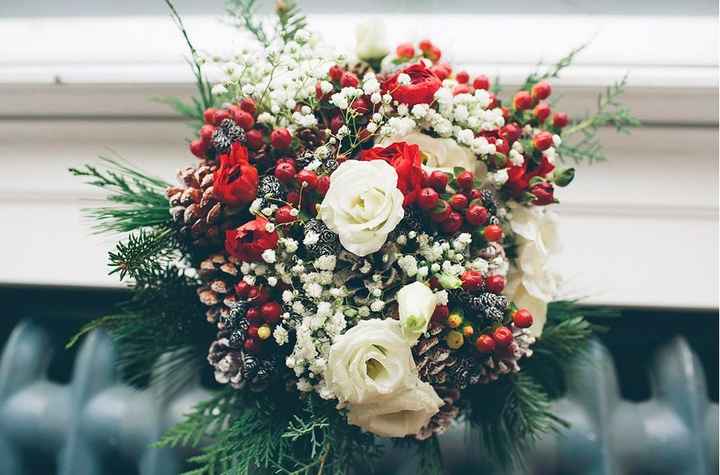Bouquet: Pinecones and Flowers