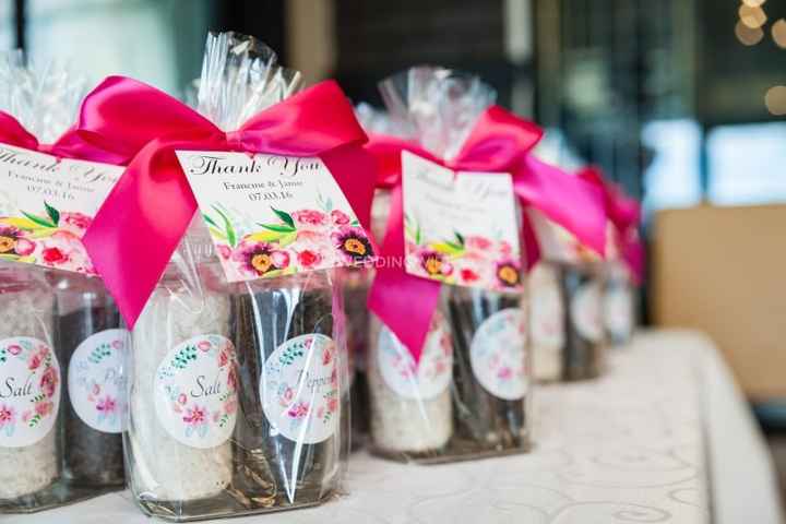 Wedding Favours - salt and pepper with personalized gift tags