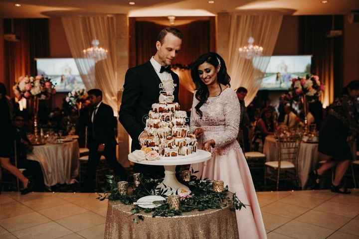 Cinnamon Roll Cake Cutting