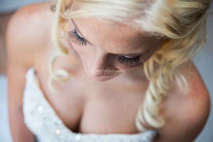 False or natural eyelashes? - 1