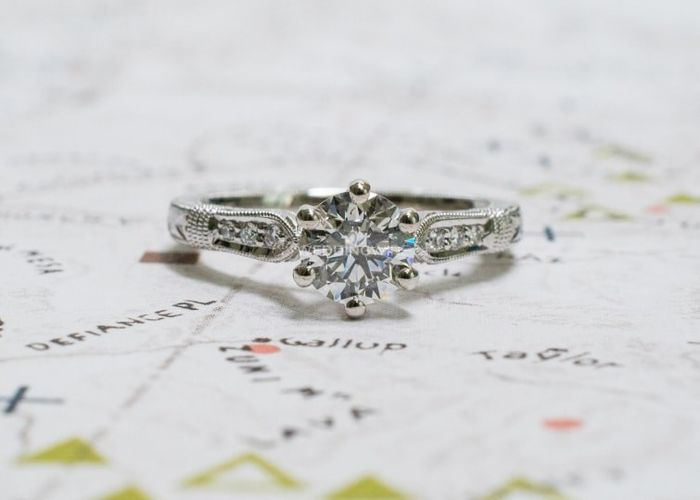 When do you wear your engagement ring? 💍 1
