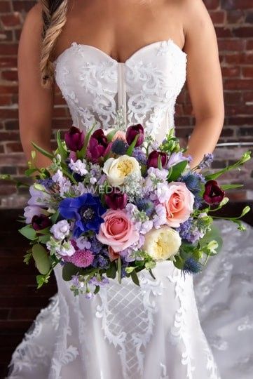 White or colourful wedding bouquet? 2