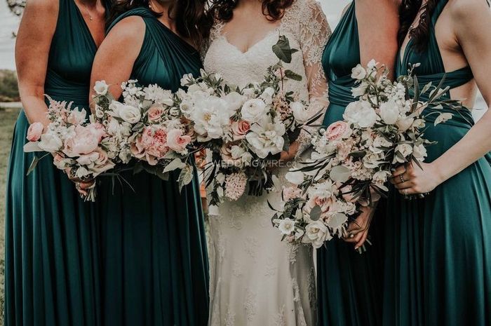 What colour are your bridesmaids wearing? 1