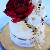 Hand made sugar flowers and cake by Warrior Cakes