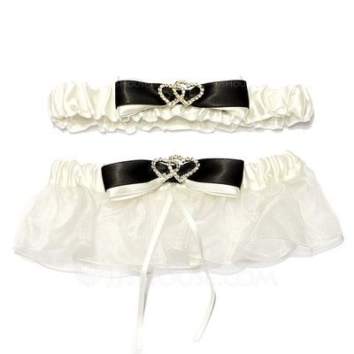 8 wedding garter ideas - 1