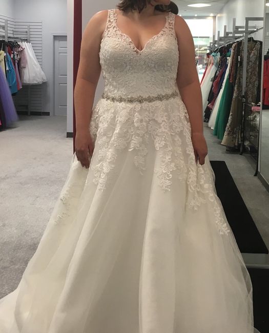 Help cant decide between two dresses 4