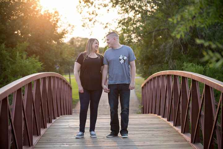 What to wear for engagement pictures? - 1