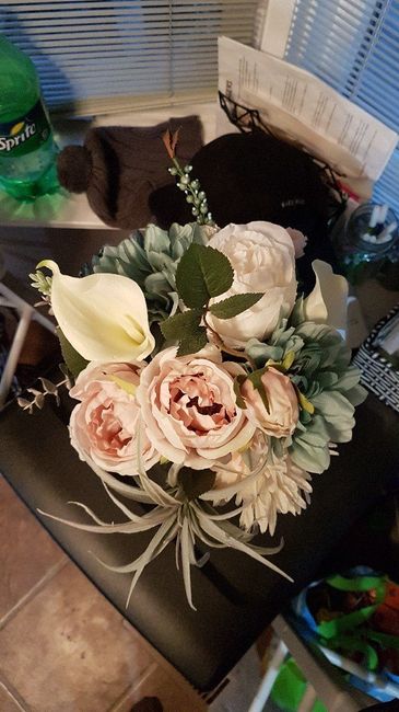 Who is DIYing their bouquet? 1